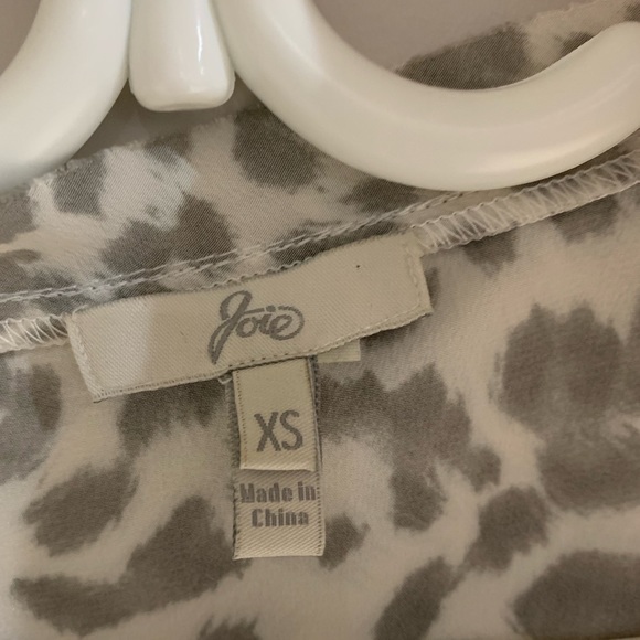 Joie 100% Silk Short Sleeve Blouse - Size XS. Neutral Animal/Leopard Print - Picture 7 of 8